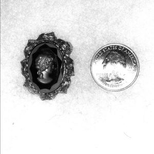 Beautiful vintage cameo pin